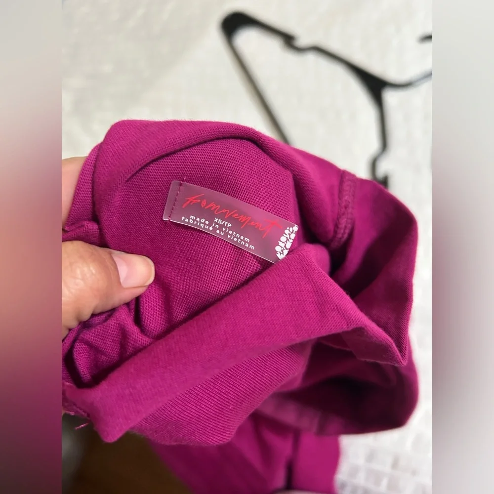 Free People Movement Throw Over Tunic. Color Berry Blitz. - Picture 8 of 11